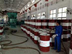 為廣東華工壓鑄機(jī)加油現(xiàn)場(chǎng)